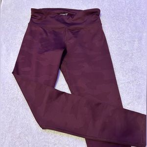 dark pink camo leggings